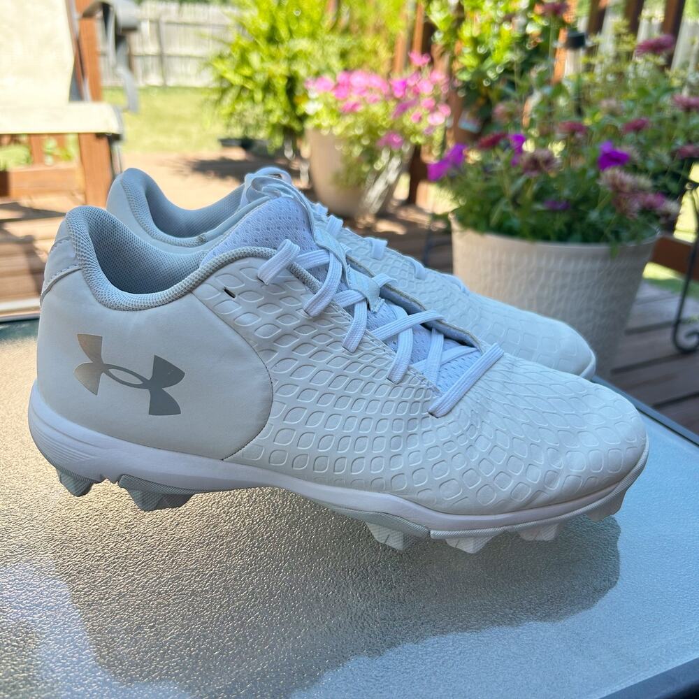 Under Armour Glyde 2 RM Womens 7.5 White Silver Softball Molded Cleats
